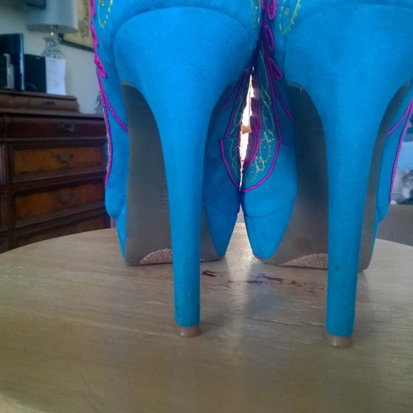 Spring Time Embroidered Heels - Picture 8 of 10